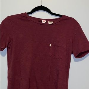 Maroon Levi’s Tee